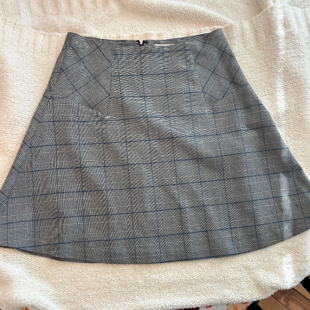 Blue, gray, and black Loft Skurt